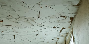 棚顶开裂物业到底管不管？