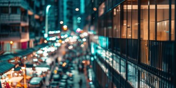 楼下扰民物业该管吗？